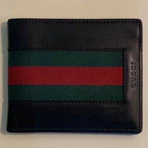 Authentic GUCCI GG Leather Bi-Fold wallet